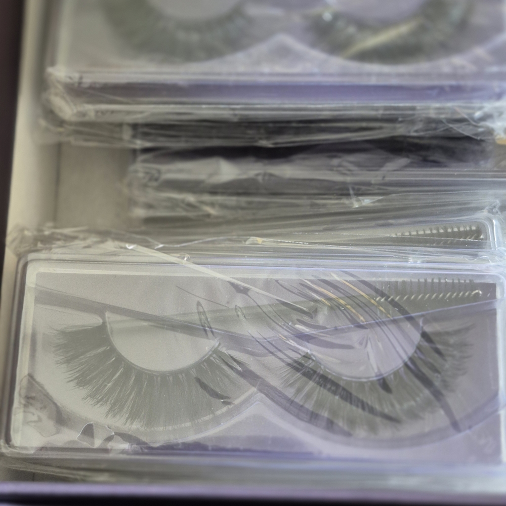 Dramatic False Eyelashes Set - Picture 6 of 7